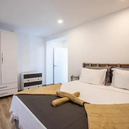 Deniz Ve Orman Manzarali Sifir Esyali Saunali Lueks Villa