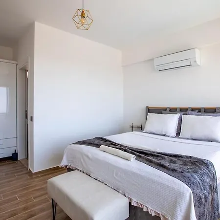 Deniz Ve Orman Manzarali Sifir Esyali Saunali Lueks Villa *