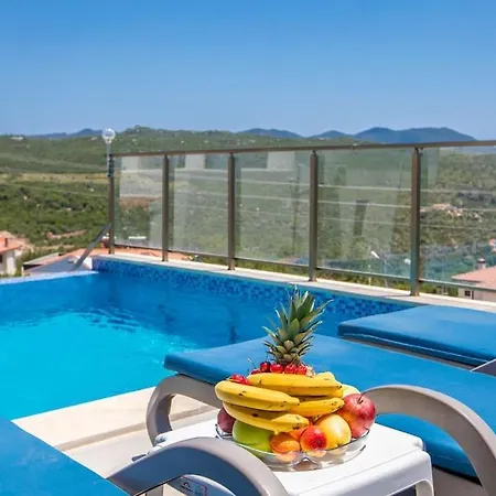 Deniz Ve Orman Manzarali Sifir Esyali Saunali Lueks Villa Kas