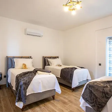 Deniz Ve Orman Manzarali Sifir Esyali Saunali Lueks Villa Kas